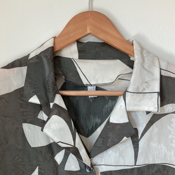 Graphic silk button-up dress - Picture 2 of 4